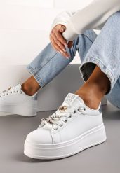 Biało-Srebrne Sneakersy na Platformie Ozdobione Odpinanymi Aplikacjami z Cyrkonii Neishi. Białe obuwie sportowe damskie Renee, z aplikacjami, z jeansu. Za 89.99 zł.