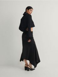 Spódnica z asymetrycznym dołem - czarny. Czarne spódnice damskie Reserved, l, bez wzorów, z tkaniny, asymetryczne. W wyprzedaży za 35.99 zł.