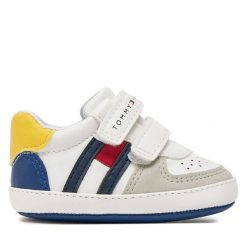 Sneakersy Tommy Hilfiger. Białe trampki i tenisówki chłopięce Tommy Hilfiger, bez wzorów, bez zapięcia. Za 129.99 zł.