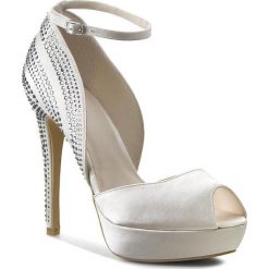 Szpilki MENBUR - 006099 Ivory 004. Szare szpilki damskie Menbur, z materiału. W wyprzedaży za 479.00 zł.