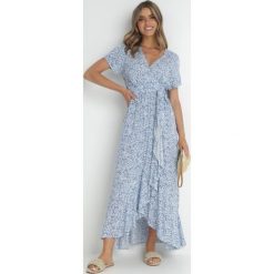 Niebieska Sukienka o Kopertowym Kroju z Falbanami i Wiązanym Paskiem Dsson. Niebieskie sukienki damskie Born2be, na co dzień, na lato, l, bez wzorów, bez kołnierzyka, bez ramiączek, kopertowe. Za 99.99 zł.