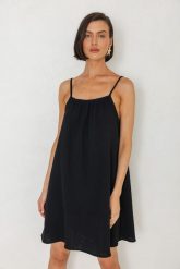 SUKIENKA BELLA CZARNA S - Flawless. Czarne sukienki damskie Flawless, s, bez wzorów, ze skóry, retro, bez kołnierzyka, bez ramiączek, mini. Za 398.00 zł.