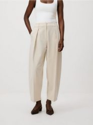 Spodnie barrel z zakładkami - beżowy. Brązowe spodnie materiałowe damskie Reserved, l, bez wzorów, z tkaniny. Za 139.99 zł.
