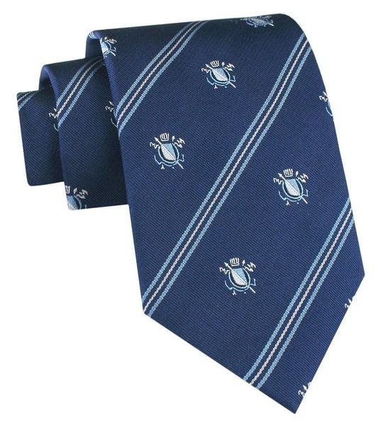 Jedwabny Krawat Męski - His Story - Ciemnoniebieski, Klubowy Wzór. Niebieskie krawaty i muchy His Story, bez wzorów, z jedwabiu, eleganckie. Za 115.00 zł.