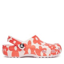 Klapki Crocs. Czerwone klapki damskie Crocs, bez wzorów, bez obcasa. Za 259.99 zł.