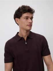 Bawełniany sweter polo - ciemnobrązowy. Brązowe swetry przez głowę męskie Reserved, l, bez wzorów, z bawełny, bez kołnierzyka. Za 119.99 zł.