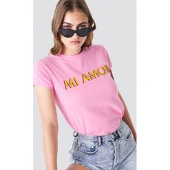 Trendyol T-shirt Mi Amor - Pink. Różowe t-shirty damskie Trendyol, z nadrukiem, z okrągłym kołnierzem. Za 60.95 zł.