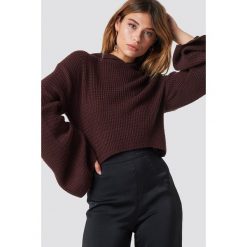 XLE the Label Krótki sweter z kapturem Hannah - Red. Czerwone swetry damskie XLE the Label, z dzianiny, z kapturem. Za 166.95 zł.