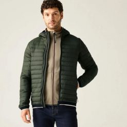 Męska wypełkowana kurtka Haile. Czarne kurtki męskie Regatta, m, bez wzorów, z materiału, biznesowe, z kapturem. Za 479.99 zł.