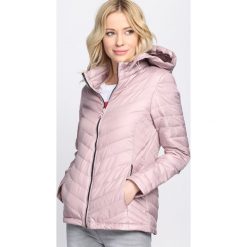 Różowa Kurtka July. Czerwone kurtki sportowe damskie Born2be. Za 169.99 zł.