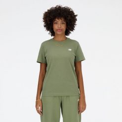 Koszulka damska New Balance WT41509DEK – zielona. Zielone t-shirty damskie New Balance, m, bez wzorów, z bawełny, eleganckie, bez kołnierzyka. Za 49.99 zł.