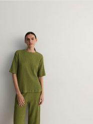 T-shirt regular - zielony. Zielone t-shirty damskie Reserved, l, bez wzorów, z dzianiny, bez kołnierzyka. W wyprzedaży za 49.99 zł.