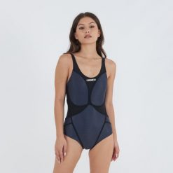 Kostium Kąpielowy Legea Ellie Damskie. Czarne kostiumy jednoczęściowe damskie Legea, s, bez wzorów, sportowe, do pływania. W wyprzedaży za 84.50 zł.