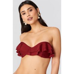 Hannalicious x NA-KD Góra bikini z podwójną falbaną - Red. Bikini damskie marki Hannalicious x NA-KD. W wyprzedaży za 30.28 zł.