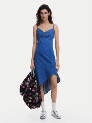 Desigual Sukienka jeansowa Munich 25SWVD07 Niebieski Regular Fit. Niebieskie sukienki damskie Desigual, s, bez wzorów, z bawełny, bez kołnierzyka, bez ramiączek. Za 319.99 zł.