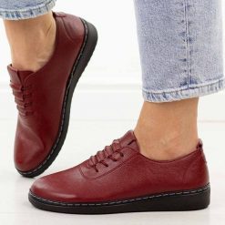 Bordowe półbuty damskie Unisoft 5933. Czerwone półbuty damskie Jezzi, na jesień, bez wzorów, z jeansu, biznesowe, z okrągłym noskiem, bez obcasa, na płaskiej podeszwie, bez zapięcia. Za 149.00 zł.