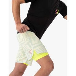 Spodenki do biegania 2w1 męskie Compressport Trail Racing 2-in-1 Short. Niebieskie krótkie spodenki sportowe męskie Compressport, m, bez wzorów, do biegania. Za 361.99 zł.