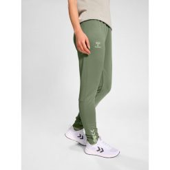 Damskie spodnie dresowe Hummel Active. Zielone spodnie sportowe damskie Hummel, bez wzorów, z dresówki, do biegania. Za 220.00 zł.