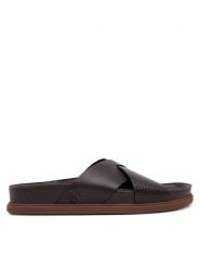 Clarks Klapki Torford Cross 26180888 Brązowy. Brązowe klapki męskie Clarks, ze skóry. Za 319.99 zł.