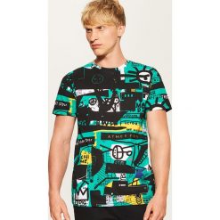 T-shirt z nadrukiem all over - Wielobarwn. T-shirty męskie marki House. W wyprzedaży za 29.99 zł.