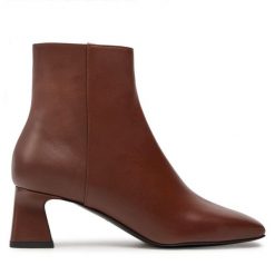 Botki Pollini. Brązowe botki damskie Pollini, bez obcasa, na słupku, bez zapięcia. Za 1,609.00 zł.