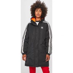 Adidas Originals - Kurtka. Czarne kurtki damskie adidas Originals, bez wzorów, z materiału, z kapturem. Za 749.90 zł.