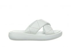 Klapki Bayla-161 161 79 11 White 161499, Biały, Skóra naturalna - 39. Białe klapki damskie Bayla, bez wzorów, z materiału, bez obcasa. W wyprzedaży za 152.10 zł.
