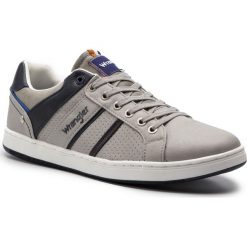 Sneakersy WRANGLER - Marshall Paso WM91041A Lt.Grey 054. Półbuty na co dzień męskie marki Wrangler. Za 249.00 zł.