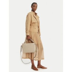 Torebka Coccinelle. Brązowe torebki do ręki damskie Coccinelle, bez wzorów, klasyczne, bez dodatków. Za 1,849.00 zł.