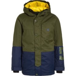 DC Shoes DEFY YOUTH Kurtka zimowa chive. Kurtki i płaszcze dla chłopców DC Shoes, na zimę, z materiału. W wyprzedaży za 449.25 zł.