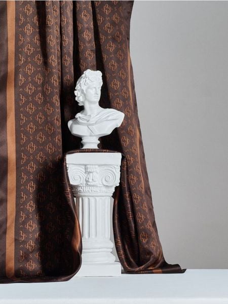 Apaszka w monogram - wielobarwny. Szaliki i chusty damskie Sinsay, bez wzorów. W wyprzedaży za 12.99 zł.