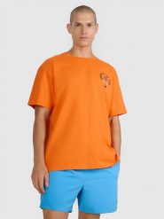 4F T-shirt oversize z nadrukiem męski - pomarańczowy M. Brązowe koszulki sportowe męskie 4f, m, bez wzorów, z bawełny, klasyczne, bez kołnierzyka. W wyprzedaży za 49.99 zł.