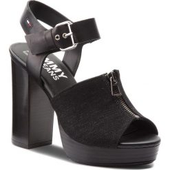 Sandały TOMMY JEANS - Denim Zipper Sandal High Heel EN0EN00117 Black 990. Klapki damskie marki Tommy Jeans. W wyprzedaży za 329.00 zł.