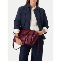 Torebka Beverly Hills Polo Club. Czerwone torebki do ręki damskie Beverly Hills Polo Club, bez wzorów, klasyczne, bez dodatków. Za 299.99 zł.