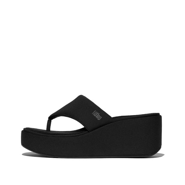 Klapki damskie FitFlop Platfforms. Czarne klapki damskie FIT FLOP, bez wzorów, z materiału, eleganckie, bez obcasa, na obcasie. Za 397.00 zł.