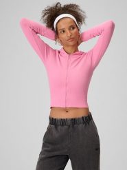 4F Bluza dresowa slim z kapturem damska - różowa M/L. Czerwone bluzy damskie 4f, l, bez wzorów, z dresówki, z kapturem. Za 169.99 zł.