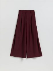 Spodnie z szerokimi nogawkami - bordowy. Czerwone spodnie materiałowe damskie Reserved, l, bez wzorów, z dzianiny. Za 179.99 zł.