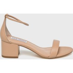 Steve Madden - Sandały Ibbie Sandal. Sandały damskie Steve Madden, bez wzorów, z materiału, z okrągłym noskiem, bez obcasa, bez zapięcia. W wyprzedaży za 239.90 zł.