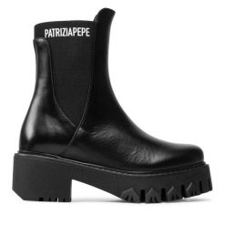 Botki Patrizia Pepe. Czarne botki damskie Patrizia Pepe, bez obcasa, na słupku, bez zapięcia. Za 1,339.00 zł.