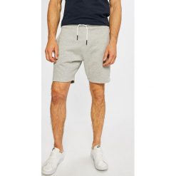 Tommy Jeans - Szorty. Szorty męskie marki Tommy Jeans. W wyprzedaży za 199.90 zł.