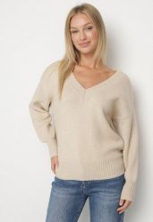 Beżowy Sweter z Kaszmirem z Dekoltem w Serek Plenae. Brązowe swetry damskie Born2be, uniwersalny, bez wzorów, z kaszmiru, eleganckie, bez kołnierzyka, bez ramiączek, bez kaptura. Za 129.99 zł.