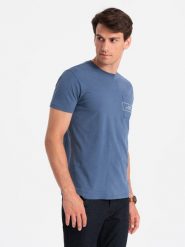 Bawełniany męski t-shirt z nadrukiem na kieszonce Ombre Streetstyle – indygo V9. Niebieskie t-shirty męskie Ombre Clothing, m, bez wzorów, z bawełny, eleganckie, bez kołnierzyka. W wyprzedaży za 24.99 zł.