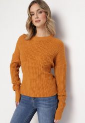 Brązowy Sweter o Klasycznym Kroju z Wytłoczonym Wzorem Gundall. Brązowe swetry damskie Born2be, bez wzorów, klasyczne, bez kołnierzyka, bez ramiączek, bez kaptura. Za 89.99 zł.