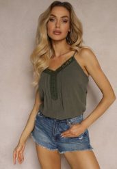 Ciemnozielony Top z Wiskozą i Lnem z Ozdobną Koronką Semialine. Zielone bluzki damskie Renee, l, z aplikacjami, z koronki, eleganckie, bez kołnierzyka, bez ramiączek. Za 39.99 zł.