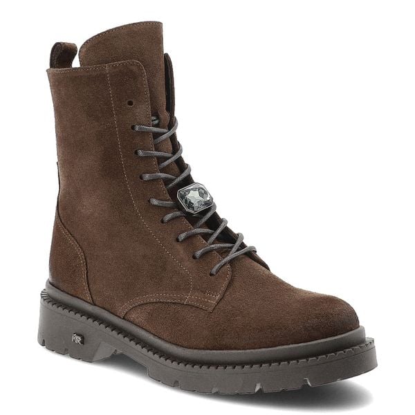 Brązowe Botki Karino Modne Skórzane Obuwie Damskie. Brązowe kozaki damskie Karino, z weluru, bez obcasa. Za 509.99 zł.