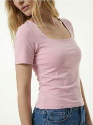 Koszulka z dekoltem karo - różowy. Czerwone t-shirty damskie Sinsay, l, bez wzorów, bez kołnierzyka. Za 19.99 zł.