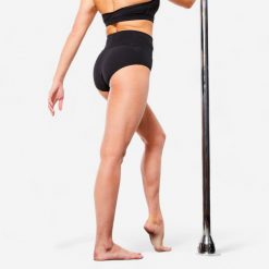 Spodenki do pole dance damskie. Czarne szorty damskie DOMYOS, bez wzorów, z materiału, eleganckie, z podwyższonym stanem. Za 99.99 zł.