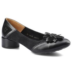 Czółenka damskie Maciejka, Wykonane ze skóry naturalnej z elementami z elastycznego materiału z gładką łączoną cholewką klasycznym wycięciem dekoracy. Czarne czółenka damskie Maciejka, z aplikacjami, ze skóry, biznesowe, bez obcasa, na obcasie, bez zapięcia. Za 189.00 zł.