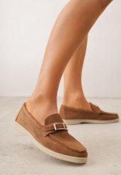 Jasnobrązowe Mokasyny z Prostokątną Metaliczną Ozdobą Aeleorane. Brązowe mokasyny damskie Born2be, z jeansu, eleganckie. Za 119.99 zł.