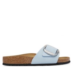 Klapki Birkenstock. Niebieskie klapki damskie Birkenstock, bez wzorów, bez obcasa. Za 509.99 zł.